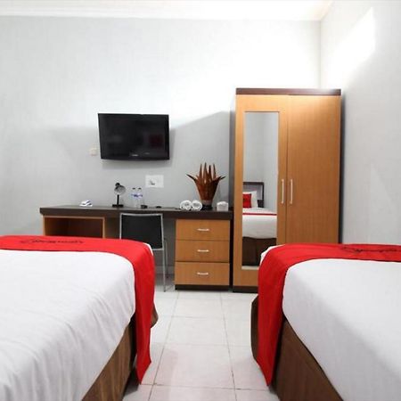 Reddoorz Plus @ Hotel Star 88 Tugu Extérieur photo