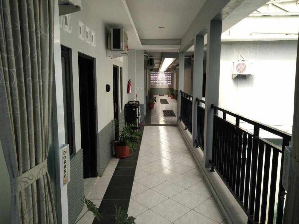 Reddoorz Plus @ Hotel Star 88 Tugu Extérieur photo