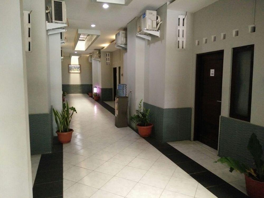 Reddoorz Plus @ Hotel Star 88 Tugu Extérieur photo