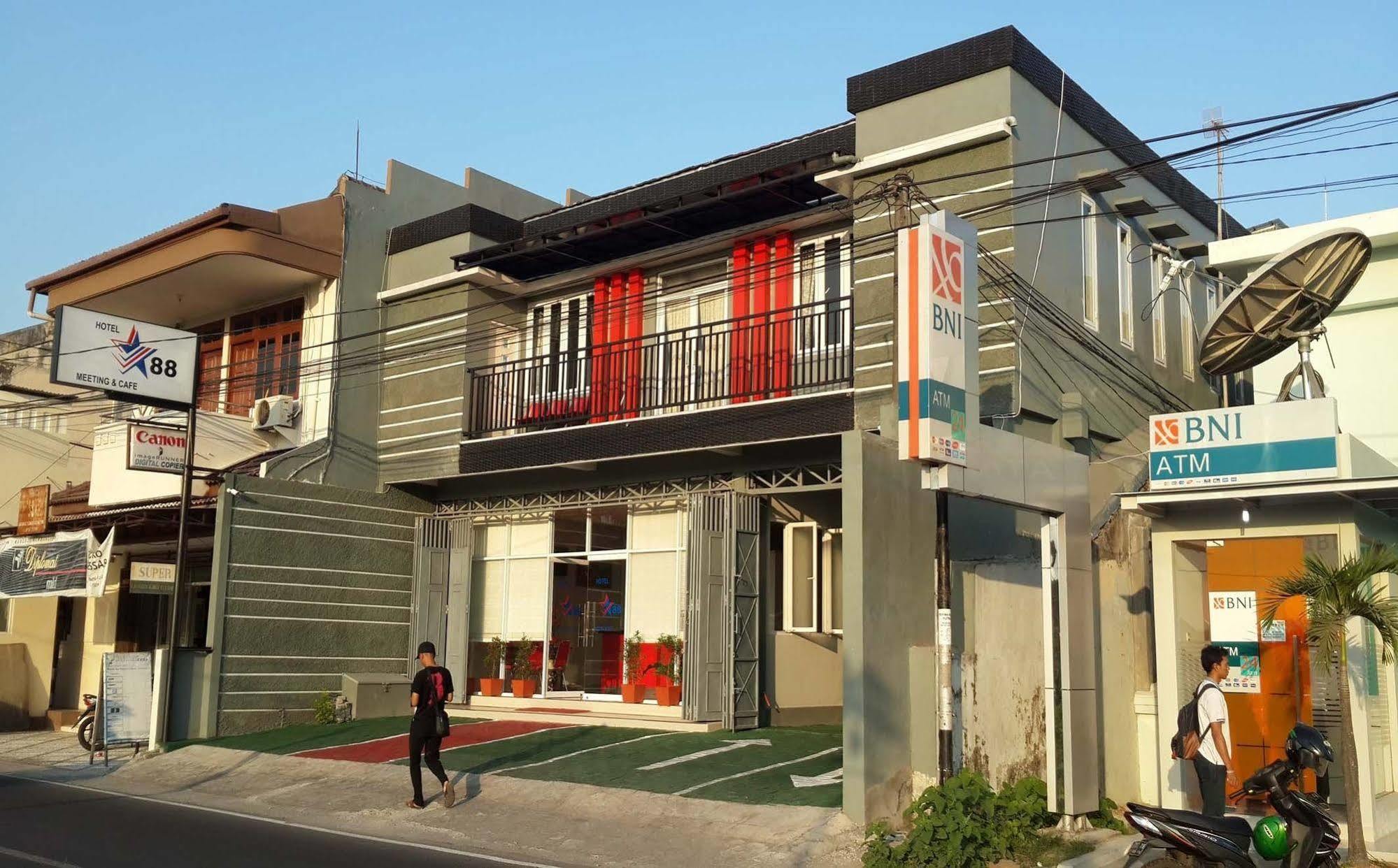 Reddoorz Plus @ Hotel Star 88 Tugu Extérieur photo