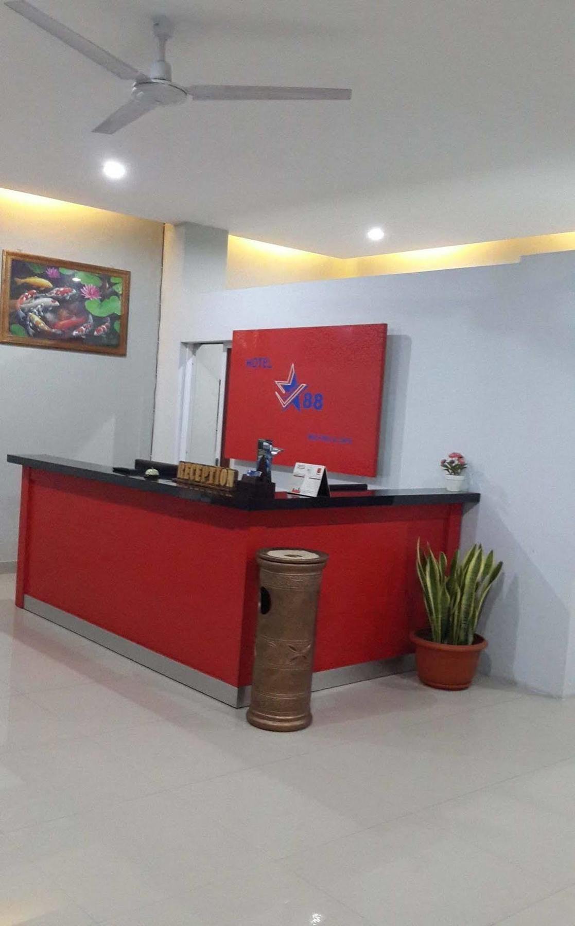 Reddoorz Plus @ Hotel Star 88 Tugu Extérieur photo