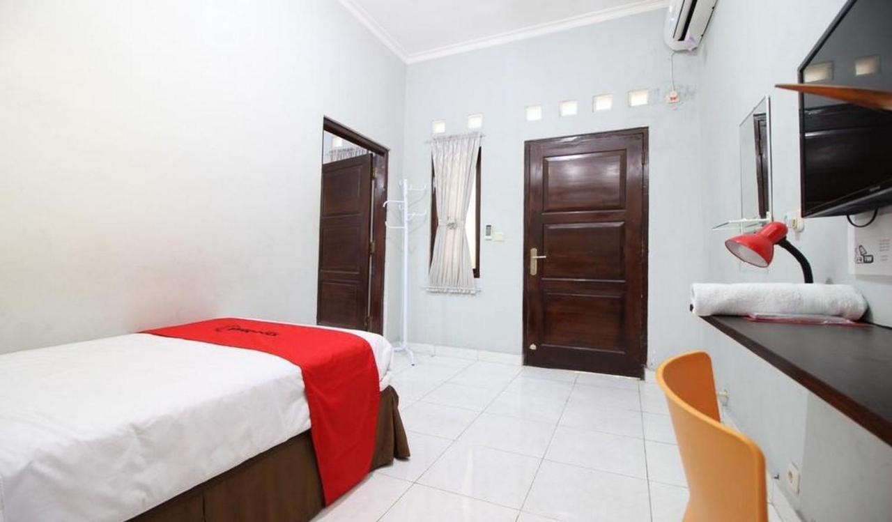 Reddoorz Plus @ Hotel Star 88 Tugu Extérieur photo