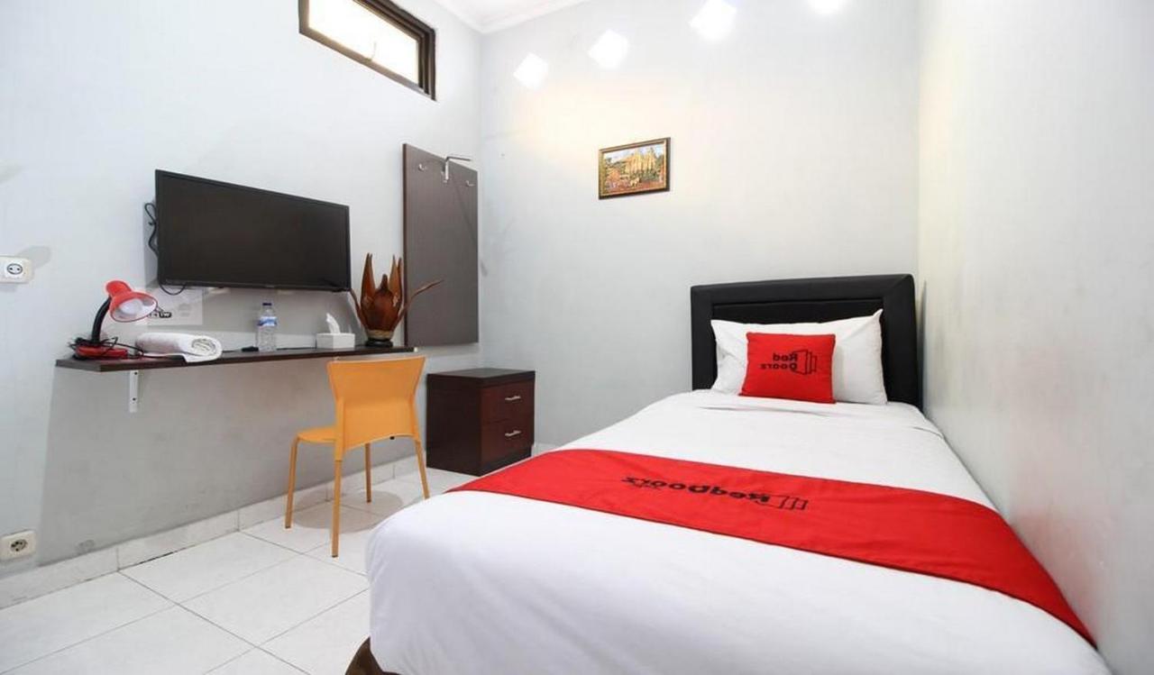 Reddoorz Plus @ Hotel Star 88 Tugu Extérieur photo