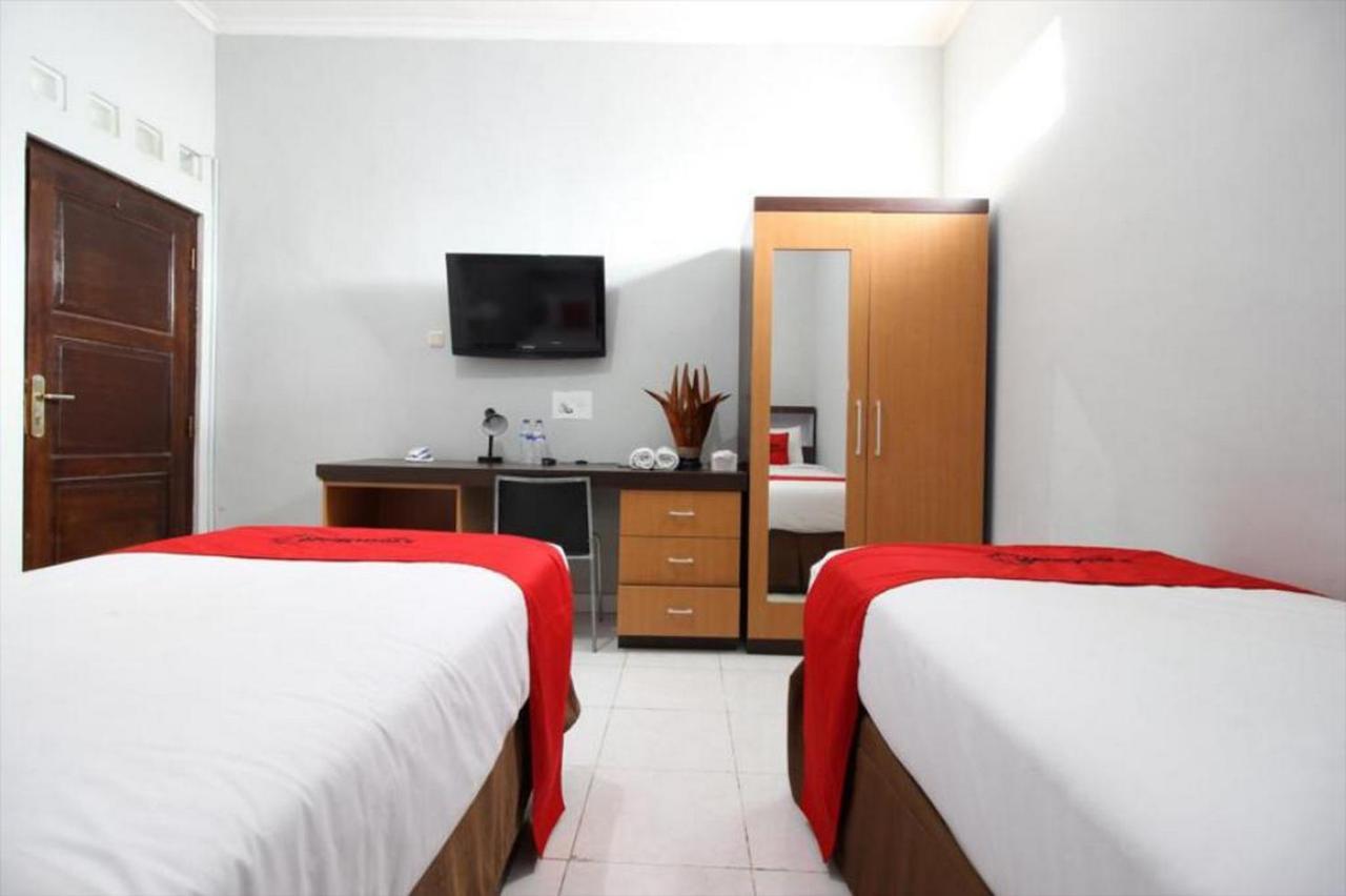 Reddoorz Plus @ Hotel Star 88 Tugu Extérieur photo
