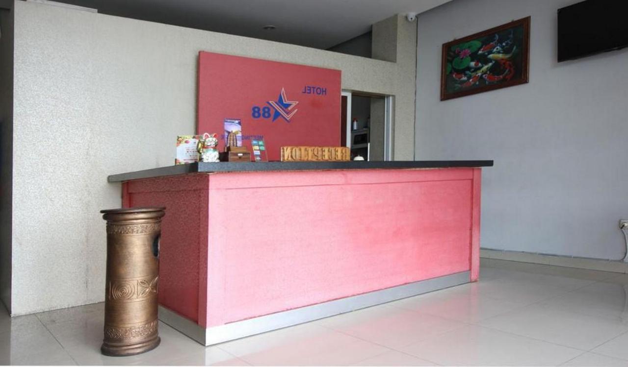 Reddoorz Plus @ Hotel Star 88 Tugu Extérieur photo