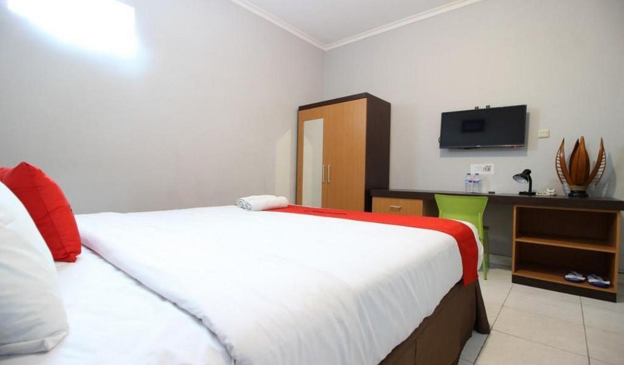 Reddoorz Plus @ Hotel Star 88 Tugu Extérieur photo