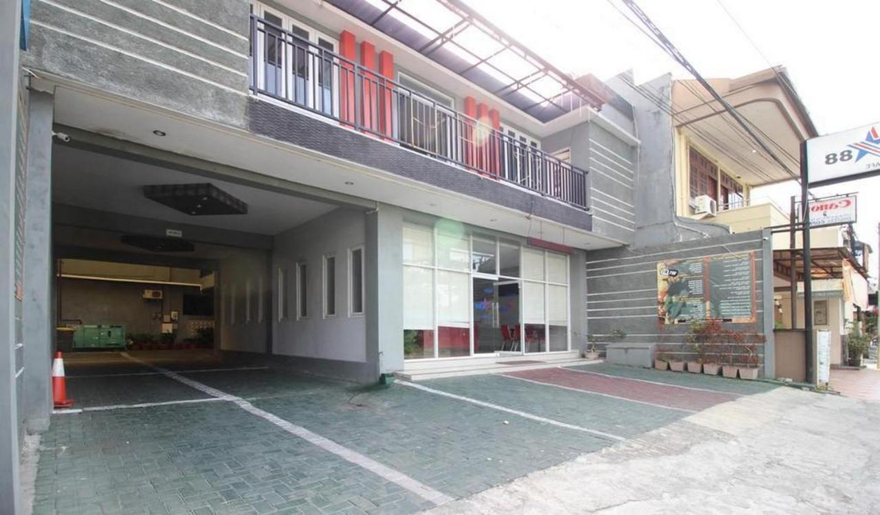 Reddoorz Plus @ Hotel Star 88 Tugu Extérieur photo